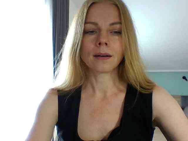 BlondaTina webcam