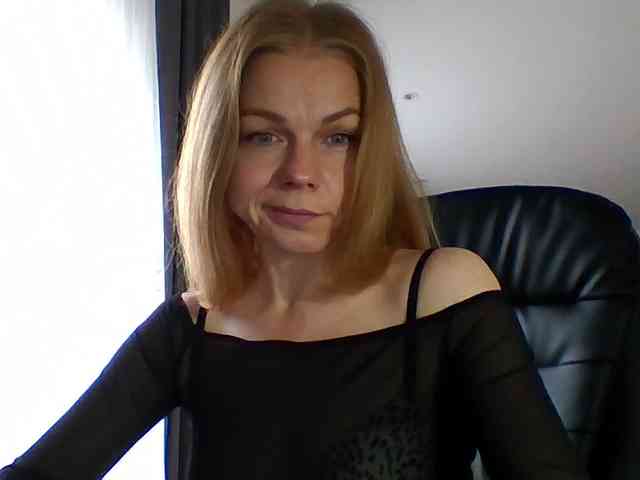 BlondaTina webcam