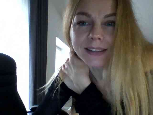 BlondaTina webcam