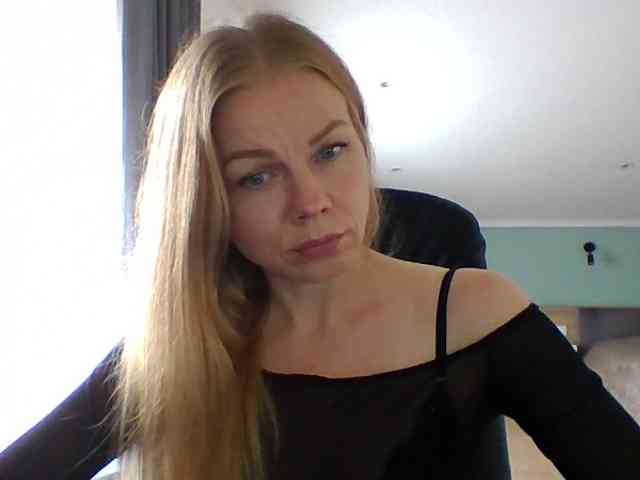 BlondaTina webcam