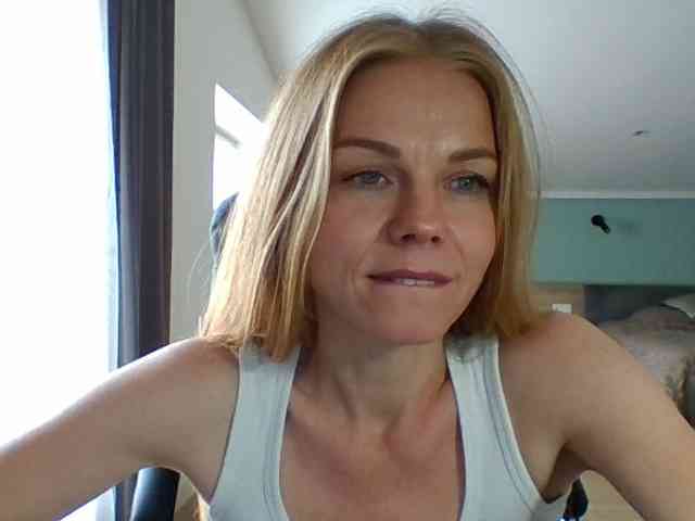 BlondaTina webcam