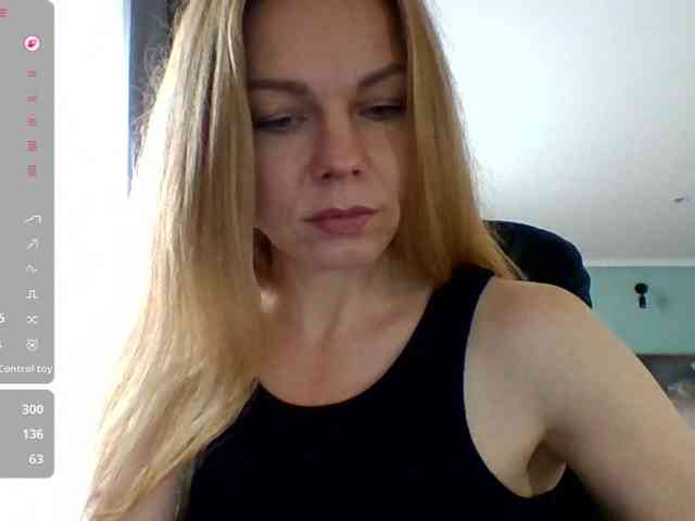 BlondaTina webcam