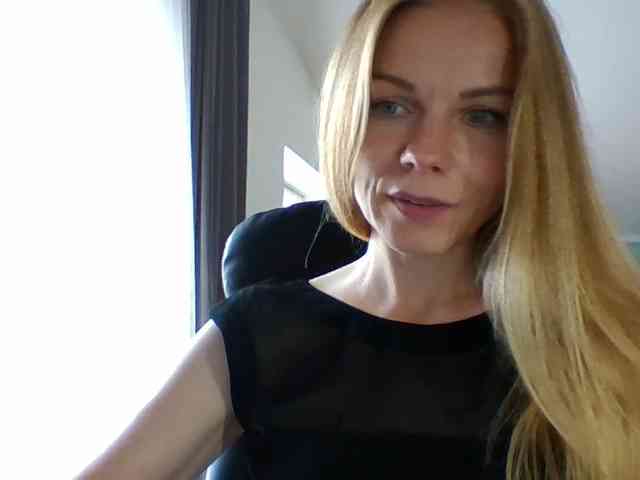 BlondaTina webcam