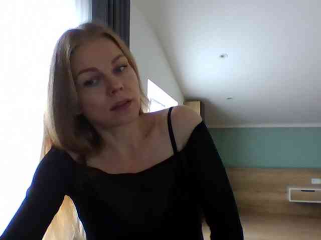 BlondaTina webcam