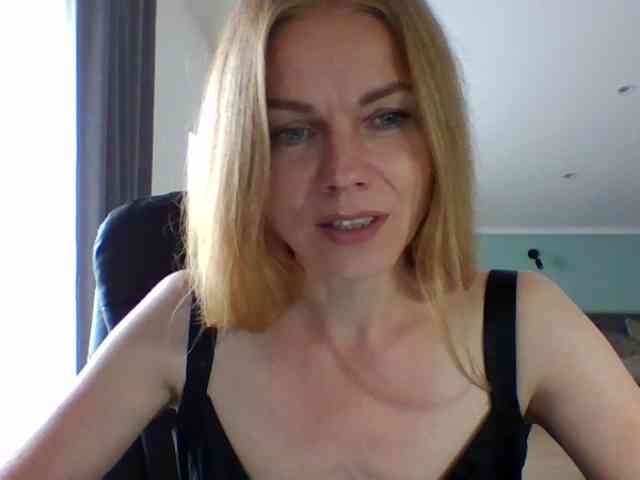 BlondaTina webcam