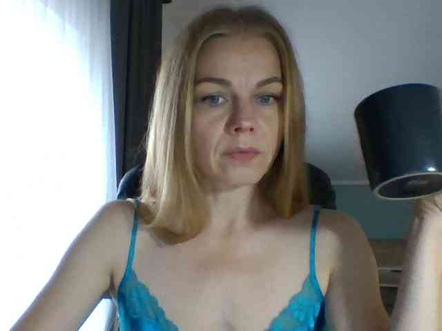BlondaTina webcam