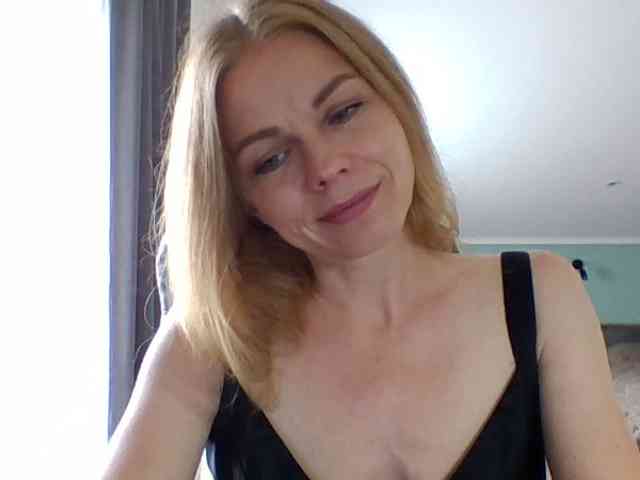 BlondaTina webcam