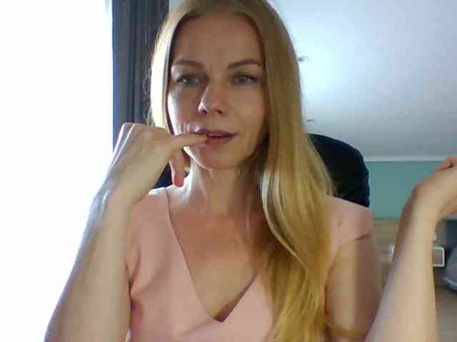 BlondaTina webcam