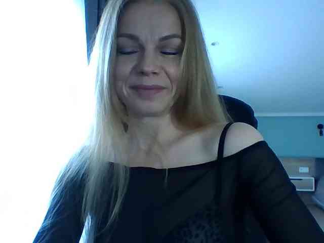 BlondaTina webcam