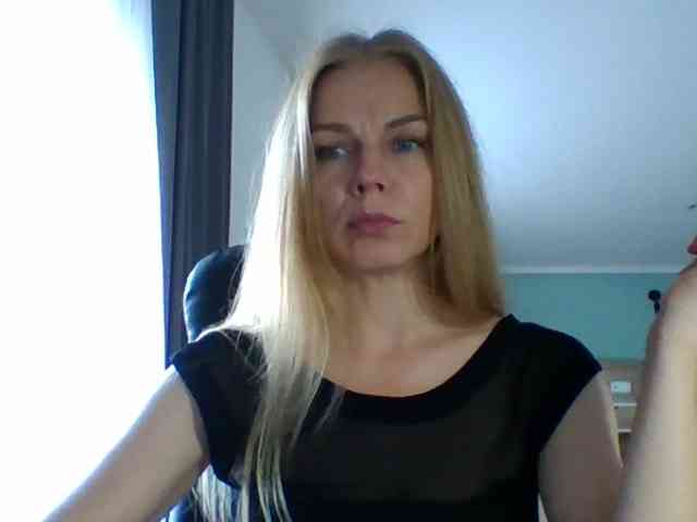 BlondaTina webcam