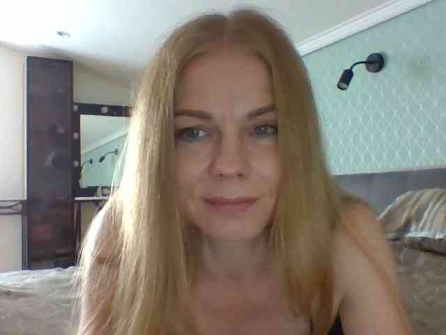 BlondaTina webcam