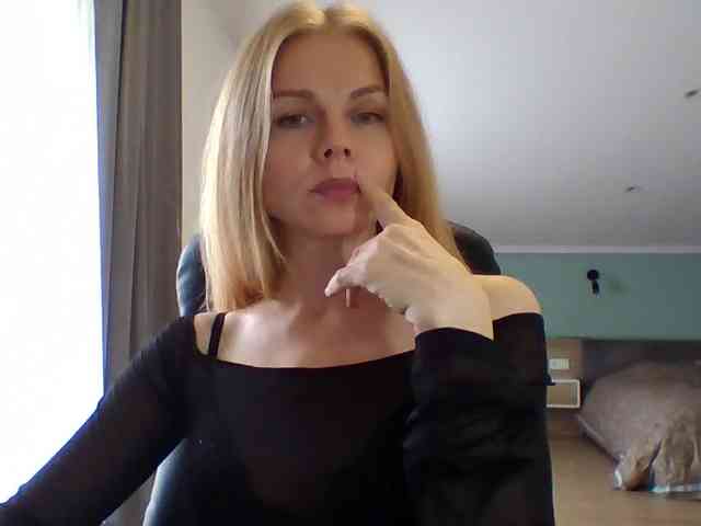 BlondaTina webcam