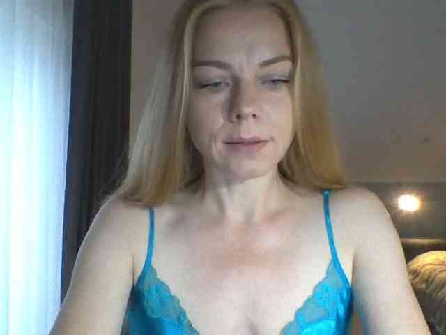 BlondaTina webcam