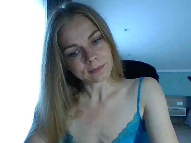 BlondaTina webcam