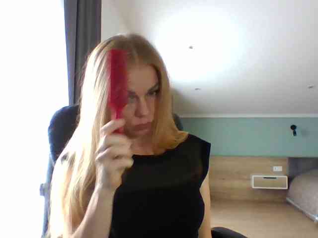 BlondaTina webcam