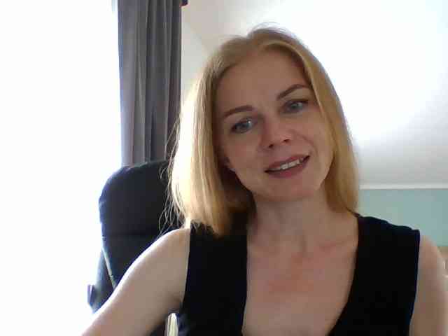 BlondaTina webcam
