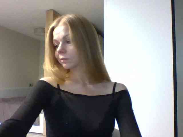 BlondaTina webcam