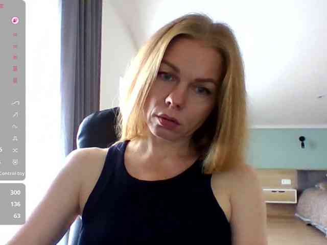 BlondaTina webcam