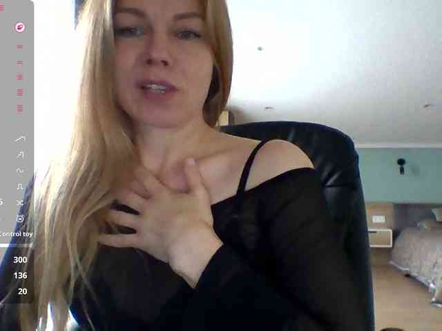 BlondaTina webcam