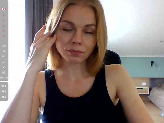 BlondaTina webcam