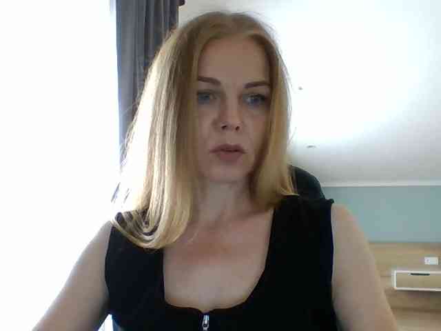 BlondaTina webcam