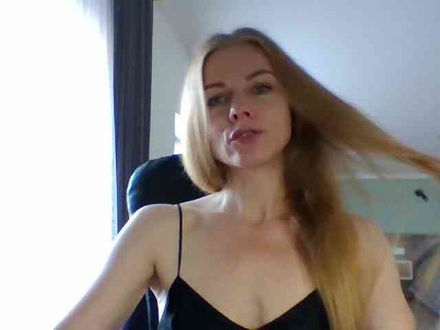 BlondaTina webcam