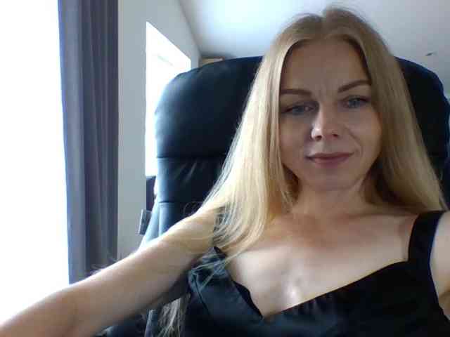 BlondaTina webcam