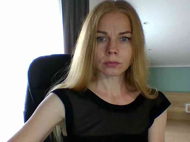 BlondaTina webcam