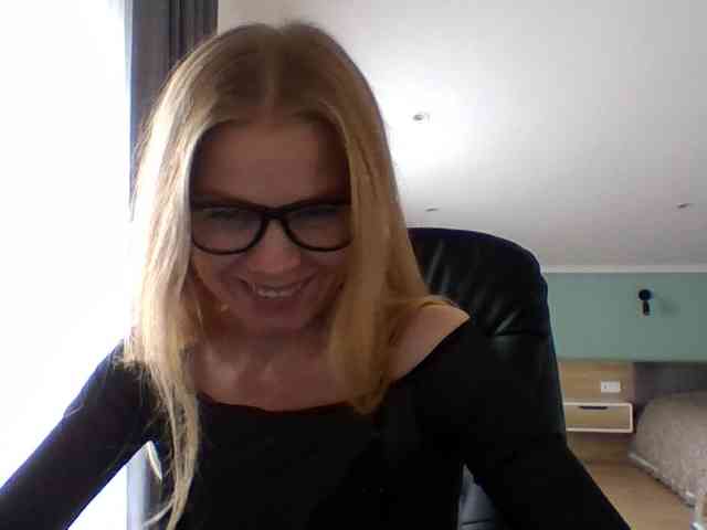 BlondaTina webcam