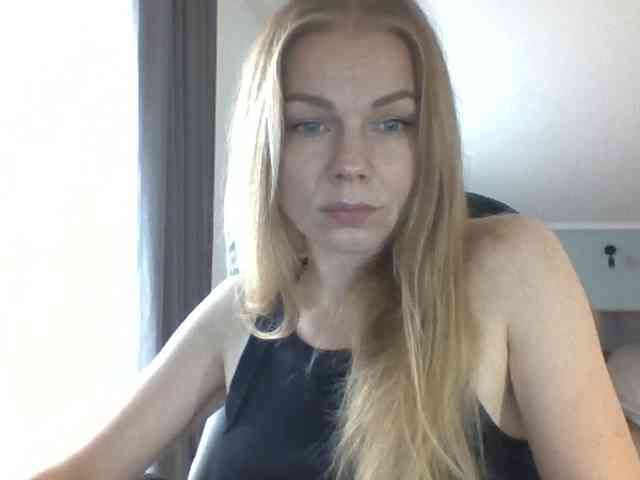 BlondaTina webcam