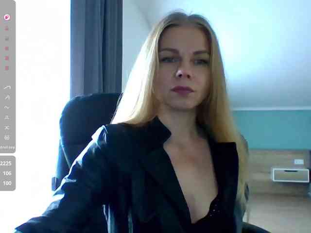 BlondaTina webcam