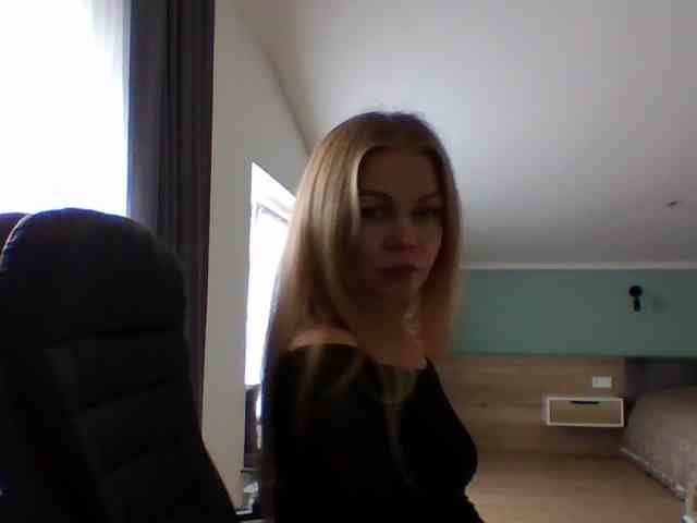 BlondaTina webcam
