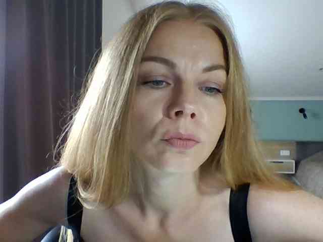 BlondaTina webcam