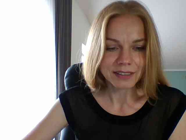 blondatina's live room