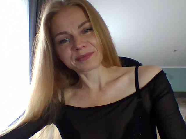 Model: BlondaTina