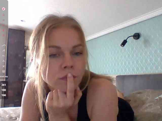 BlondaTina webcam