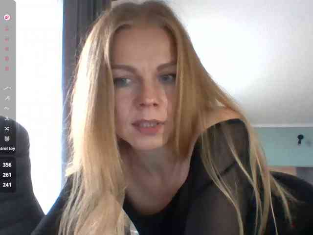BlondaTina webcam