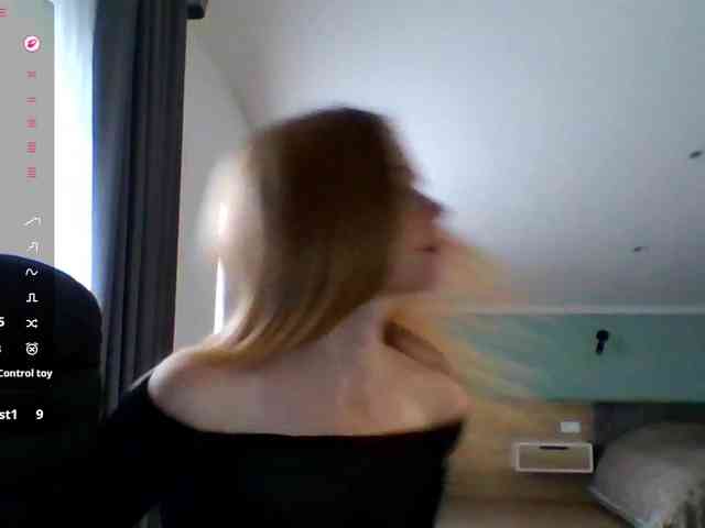 BlondaTina webcam