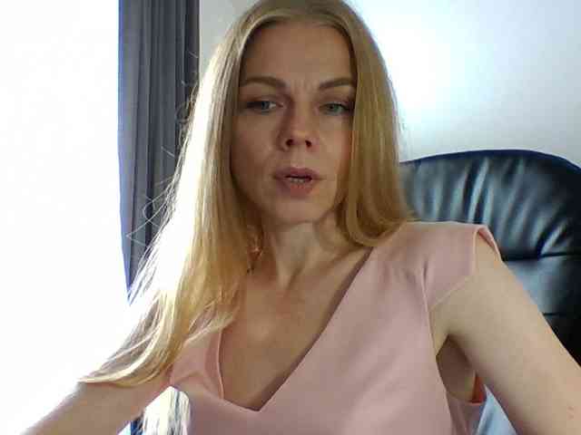 BlondaTina webcam