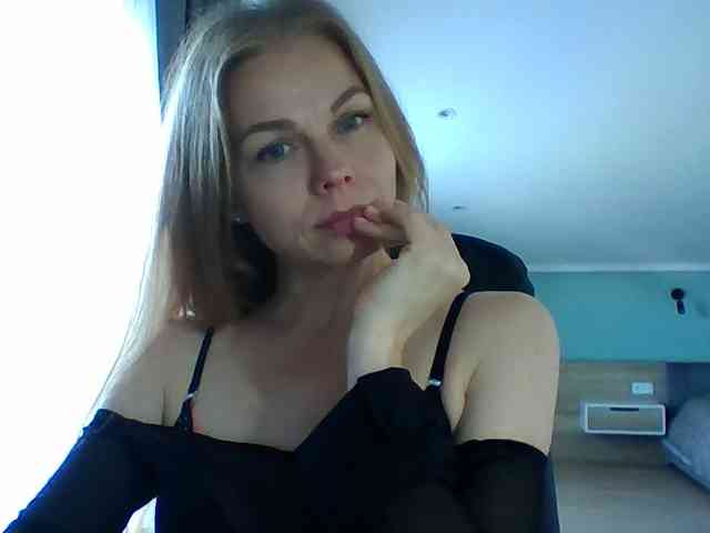 BlondaTina webcam