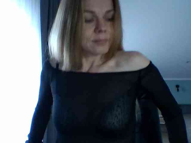 BlondaTina webcam