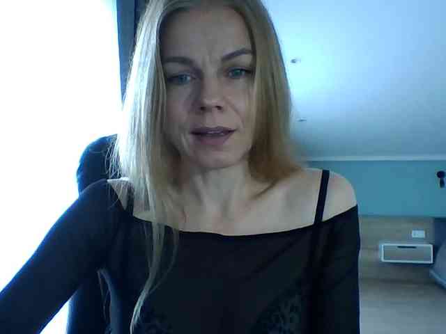 BlondaTina webcam