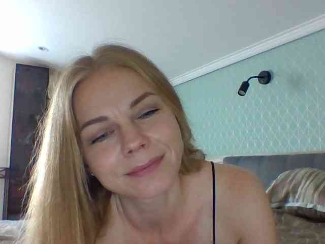 BlondaTina webcam