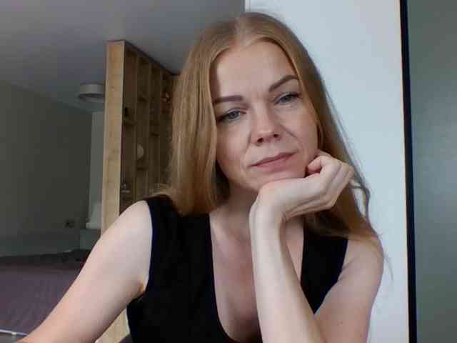 BlondaTina webcam