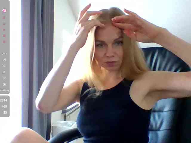 BlondaTina webcam