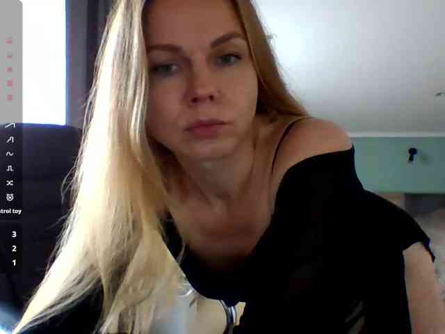 BlondaTina webcam