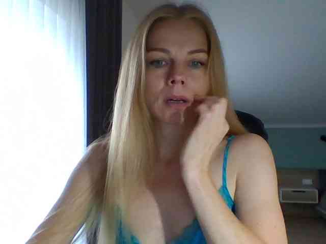 BlondaTina webcam