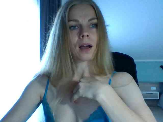BlondaTina webcam