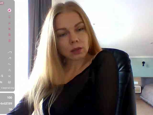 BlondaTina webcam