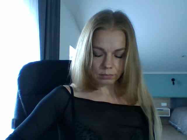 BlondaTina webcam